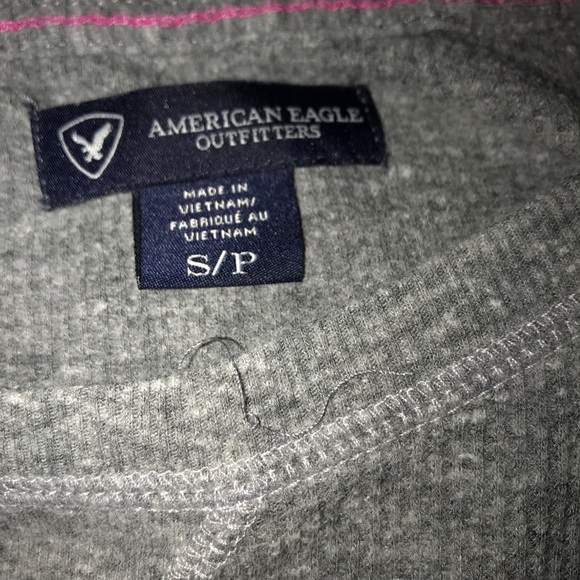 American Eagle shirt 😍 - Picture 2 of 4